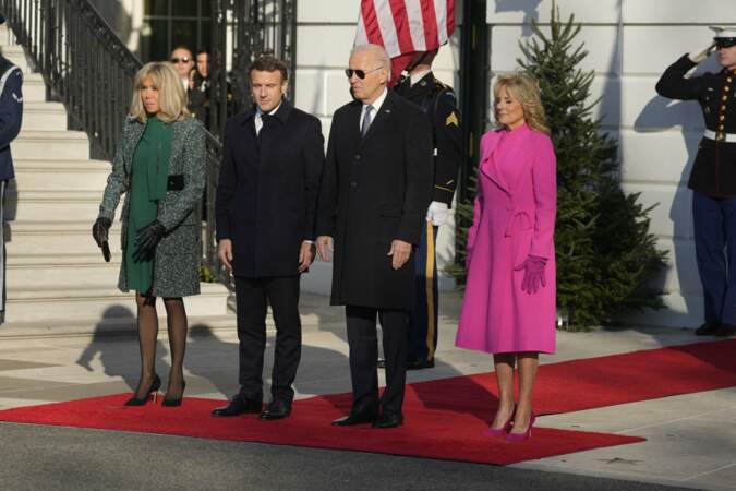 Brigitte Macron s'habille en vert, le 1 décembre 2022