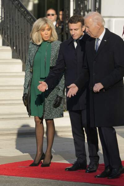 Brigitte Macron et son long manteau surpiqué à Washington, le 1 décembre 2022
