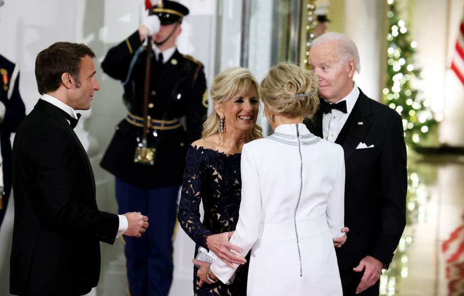 Jill Biden et Brigitte Macron très tactiles au dîner d'état à la Maison Blanche