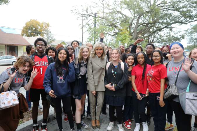 Les élèves du Lycée Français de La Nouvelle-Orléans, ont immortalisé leur rencontre avec Brigitte Macron le 2 décembre 2022