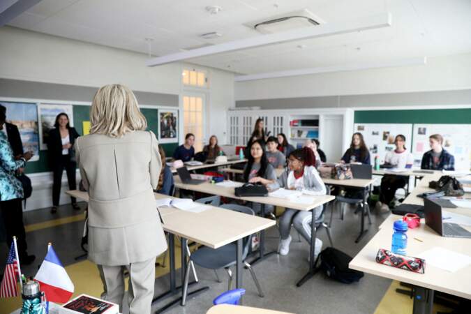 Brigitte Macron de retour devant les élèves lors d'une visite aux États-Unis