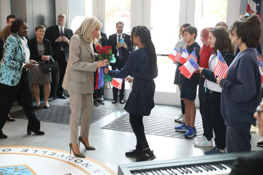 Brigitte Macron accueillie chaleureusement au Lycée Français de La Nouvelle-Orléans, à l'occasion de son voyage officiel aux États-Unis, le 2 décembre 2022