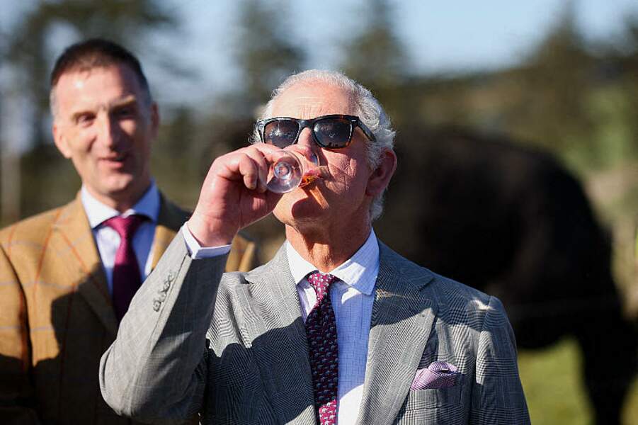 Le prince Charles, prince de Galles, visite la ferme Shane Fitzgerald's Kil Mige Mogue près de Waterford (Irlande)