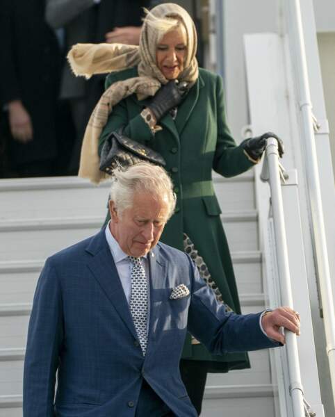 Le prince Charles et Camilla Parker Bowles arrivent à l'aéroport d'Ottawa lors de leur visite officielle au Canada