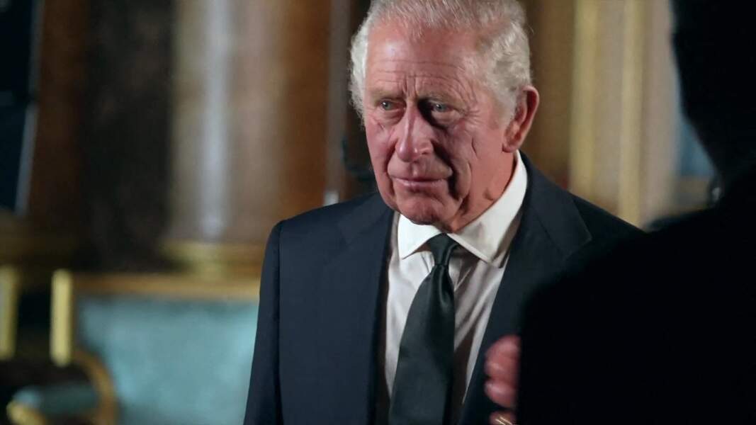 Le roi Charles III d'Angleterre lors de son premier discours à la Nation et au Commonwealth depuis le palais de Buckingham à Londres.