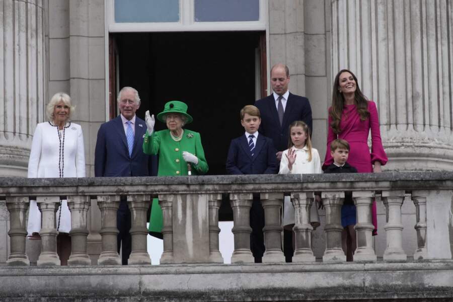 La famille royale d'Angleterre au balcon du palais de Buckingham, à l'occasion du jubilé de la reine d'Angleterre