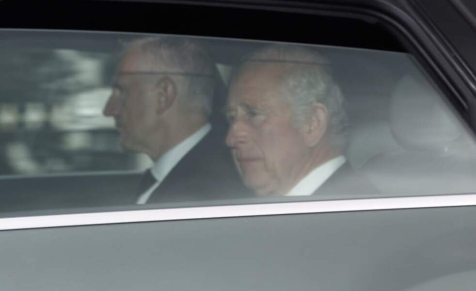 Le roi Charles III quitte Balmoral au lendemain de la mort de sa mère, la reine Elizabeth II