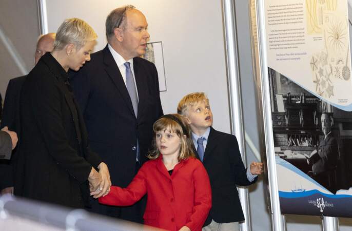 Le prince Albert II de Monaco, la princesse Charlene, le prince Jacques et la princesse Gabriella lors de l'inauguration de l’exposition "Sailing the Sea of Science, Scientist and explorer", le 22 juin 2022, à Oslo.