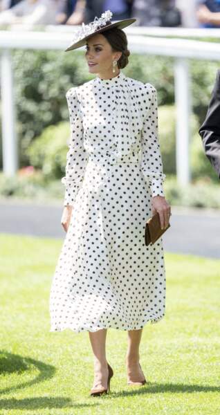 Kate Middleton rend hommage à la princesse Diana avec une robe à pois Alessandra Rich. Une robe  estimée à plus de 2 000 euros