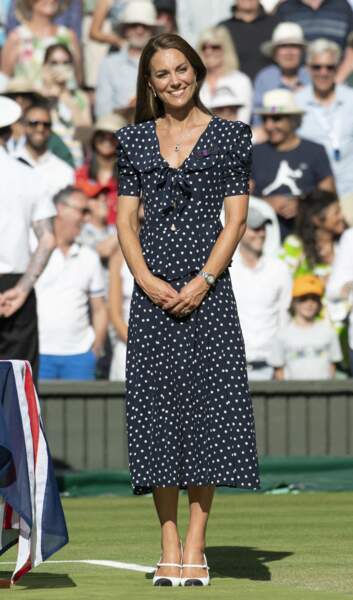 Kate Middleton est une fan du motif à pois. La preuve, elle porte une robe tachetée à Wimbledon, le 10 juillet 2022