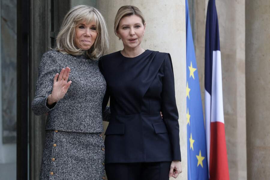 Brigitte Macron est chic à souhait pour recevoir la Première dame de l'Ukraine Olena Zelenska au palais de l'Elysée à Paris, le 12 décembre 2022