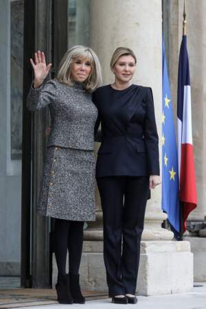 Brigitte Macron opte pour des mèches blondes pour recevoir la Première dame de l'Ukraine Olena Zelenska au palais de l'Elysée à Paris, le 12 décembre 2022