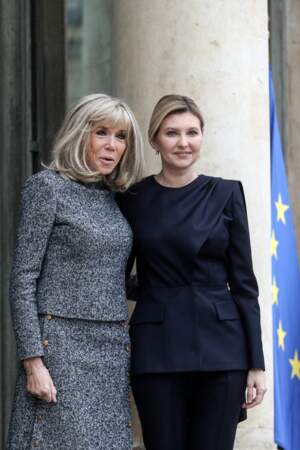 Brigitte Macron renoue avec une frange rideau à Paris, le 12 décembre 2022