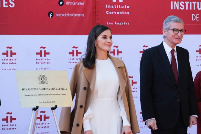 Letizia d'Espagne est souriante  lors de l'inauguration du nouveau centre Cervantes à Los Angeles, le 13 décembre 2022