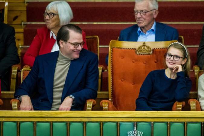 La princesse Estelle de Suède et son père le prince Daniel lors des quarts de finale du tournoi de tennis "ATP Tournament Stockholm Open" à Stockholm, le 21 octobre 2022.