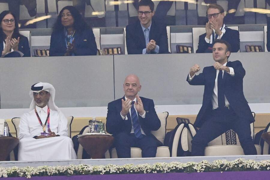 Le président de la République française, Emmanuel Macron dans les tribunes du match de demi-finale opposant la France au Maroc lors de la Coupe du Monde 2022 au stade Al-Bayt, à Doha