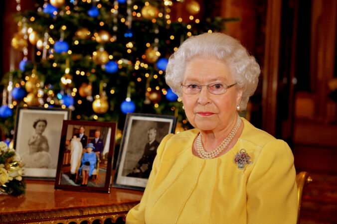 Le jeudi 12 Decembre 2013 : la reine Elisabeth enregistre son discours de Noël au palais de Buckingham.