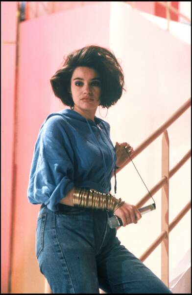 Beatrice Dalle porte des cheveux courts en 1986
