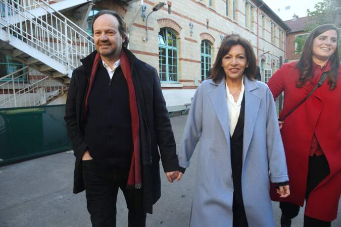 Anne Hidalgo et son mari Jean-Marc Germain vont voter à Paris lors du premier tour de la présidentielle le 10 avril 2022