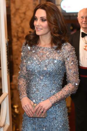 Kate Middleton, en robe à sequins Jenny Packham, à Londres le 24 novembre 2017