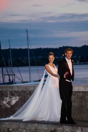 Pour sa soirée de mariage avec Pierre Casiraghi, Beatrice Borromeo portait une robe en tulle et soie signée Giorgio Armani. Lac Majeur, le 1er août 2015.