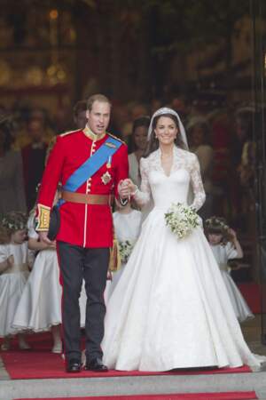 Le 29 avril 2011, pour ce qui s'est avéré être "le mariage du siècle" avec le prince William, Kate Middleton portait une robe signée Sarah Burton pour Alexander Mc Queen entièrement brodée de dentelle de Caudry. Une création à la traine de 2,7 mètres qui est rentrée dans l'Histoire.