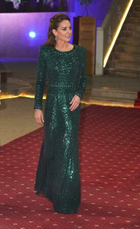 Kate Middleton, en robe longue vert émeraude Jenny Packham, lors d'une réception au Pakistan, le 15 octobre 2019