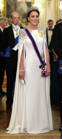 Kate Middleton, en robe Jenny Packham, lors d'un banquet d'état à Buckingham, le 22 novembre 2022