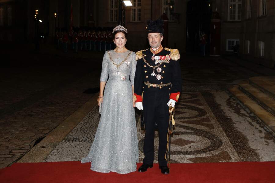 La princesse Mary de Danemark a porté une robe de soirée signée Lasse Spangenberg pour la soirée du Nouvel An à Copenhague, le 1 janvier 2023