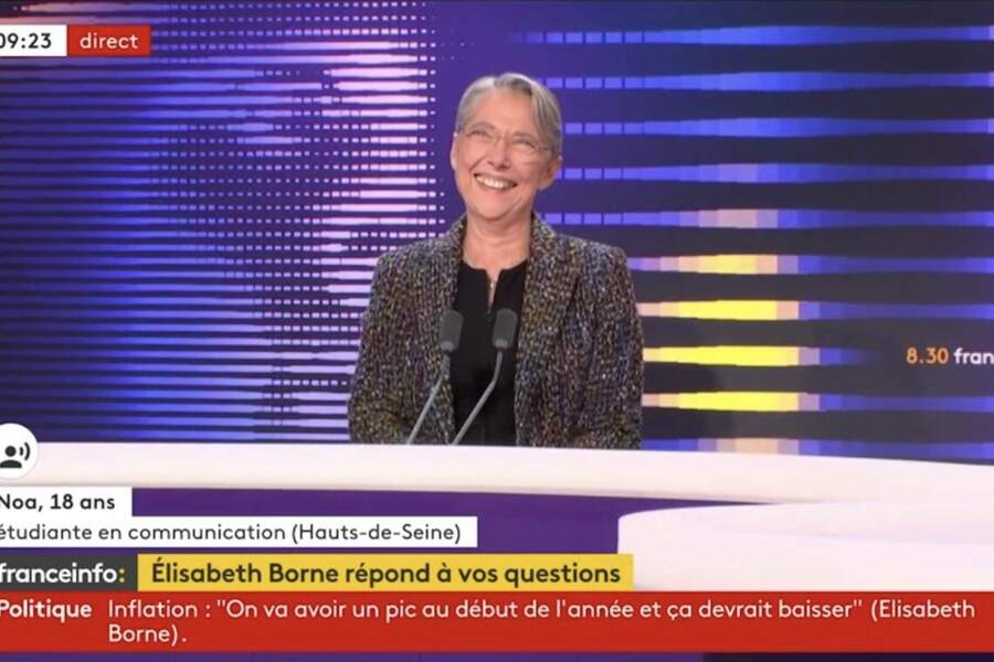 Elisabeth Borne hilare après la question d'une auditrice sur France Info, le 3 janvier 2023