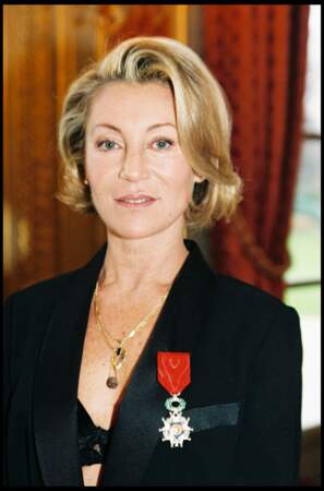 Sheila reçoit la légion d'honneur à l'Élysée, le 3 mars 1998