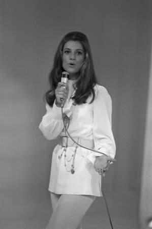 Sheila le plateau de l'émission Variétés élections le 13 juin 1969.