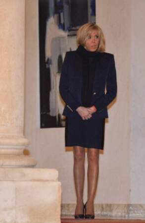 Brigitte Macron en tailleur-jupe