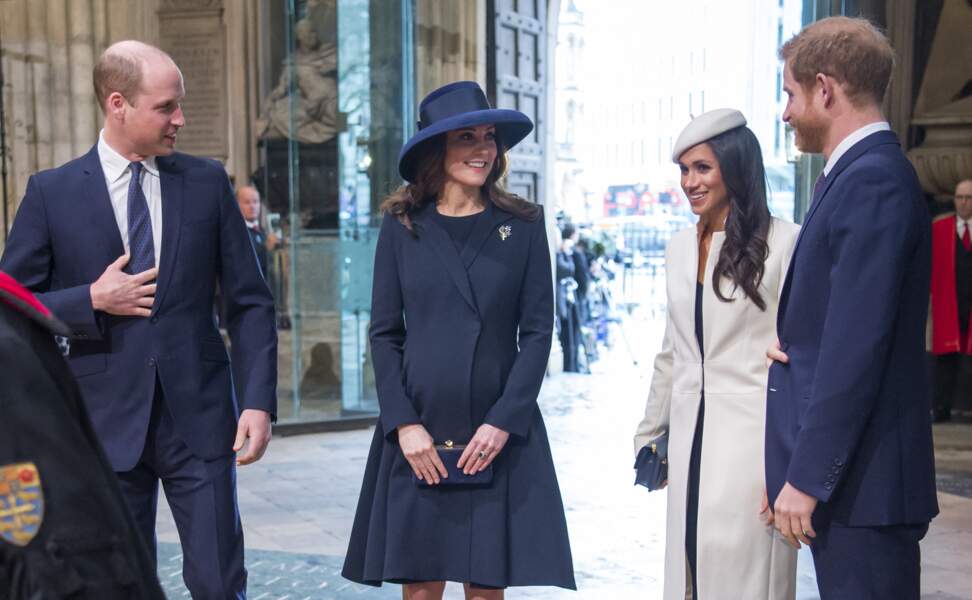 Meghan Markle apparaît aux côtés de la famille royale d'Angleterre lors des cérémonies officielles. La future duchesse de Sussex ne se tient jamais bien loin de Kate Middleton et du prince William. 