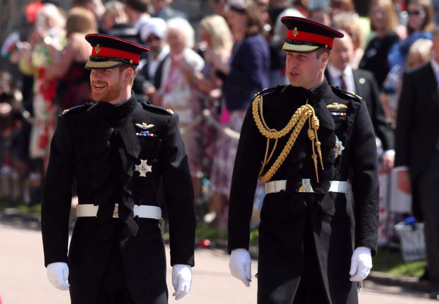 En 2018, le prince William accompagne le prince Harry en la chapelle St. George au château de Windsor pour prendre pour épouse Meghan Markle. 