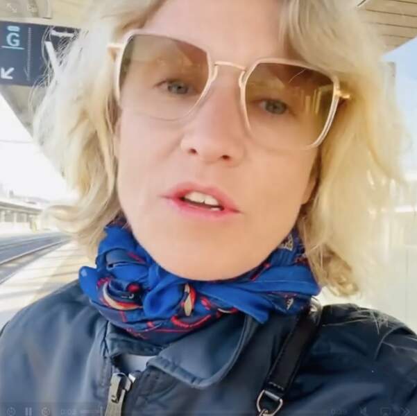 Sous ses lunettes de soleil Alexandra Lamy apparaît au naturel sur Instagram, le 6 novembre 2021