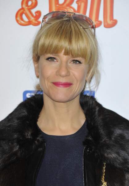 Sur cheveux blonds, Marina Foïs porte la frange droite à l'avant-première du film "Boule et Bill" à Paris, le 24 février 2013
