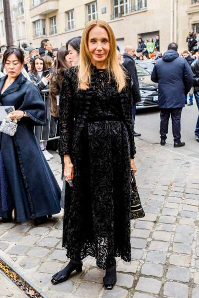 Vittoria Marisa Schiaparelli Berenson en longue robe à dentelle noire à son arrivée au défilé Dior - collection Couture Printemps/été 2023 - à Paris, le 23 janvier 2023