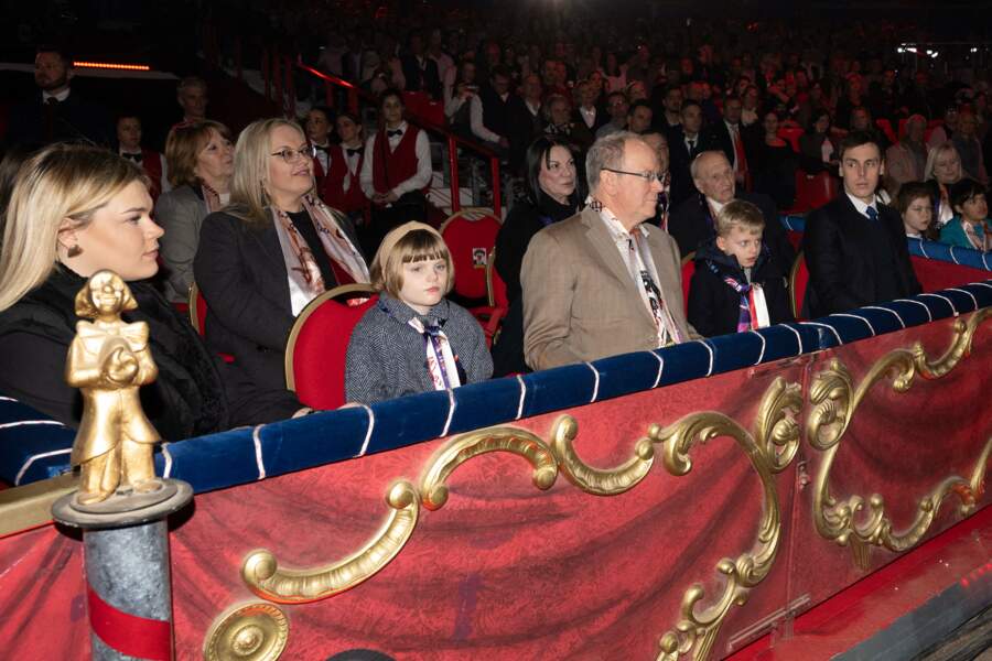 Louis Ducruet, le prince Albert II de Monaco, le prince Jacques de Monaco, la princesse Gabriella de Monaco et Camille Gottlieb sous le chapiteau Fontvieille à Monaco le 22 janvier dans le cadre du 45ème Festival International du Cirque de Monte-Carlo 