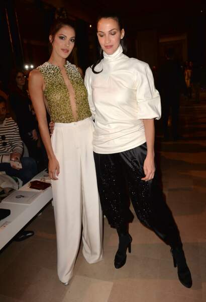 Iris Mittenaere en pantalon blanc et top à sequins au défilé de mode Haute-Couture printemps-été 2020 Stéphane Rolland à Paris