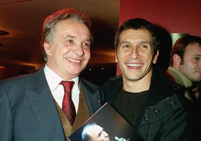 Michel Sardou et Nagui lors de la générale de la pièce de théâtre "Conversation avec mon père" le 12 février 2002.
