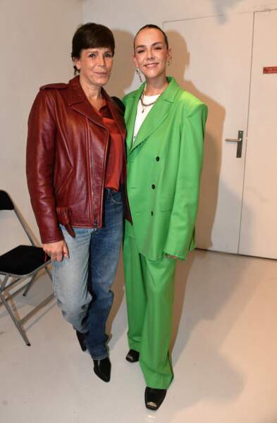 Stéphanie de Monaco et sa veste en cuir colorée style 80'
