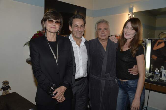 Anne-Marie Perier, Nicolas Sarkozy, Michel Sardou et Carla Bruni-Sarkozy dans la loge de l'Olympia a l'issue du concert de Michel Sardou à Paris le 7 juin 2013.