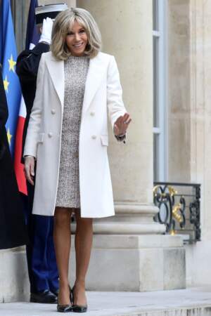 Brigitte Macron confirme son admiration pour la robe en tweed  qu'elle portait au palais de l'Elysée, à Paris, le 25 janvier 2023