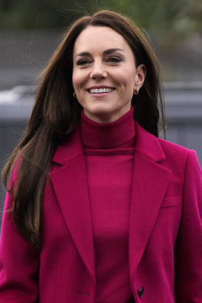 Kate Middleton divine en monochrome rose fuchsia au Windsor Foodshare à Windsor le 26 janvier 2023
