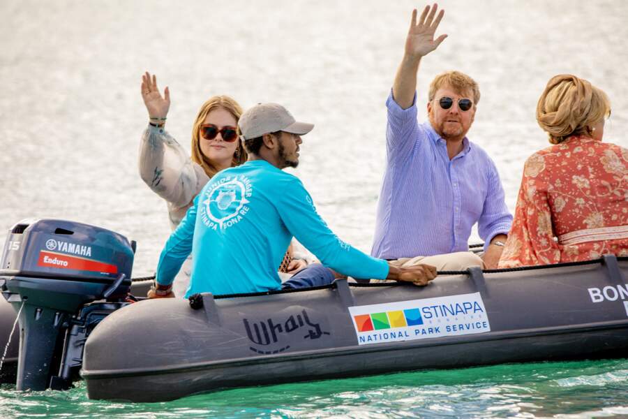Le roi Willem-Alexander et la princesse Amalia des Pays-Bas partent en excursion en bateau à Bonaire, ce vendredi 28 janvier.