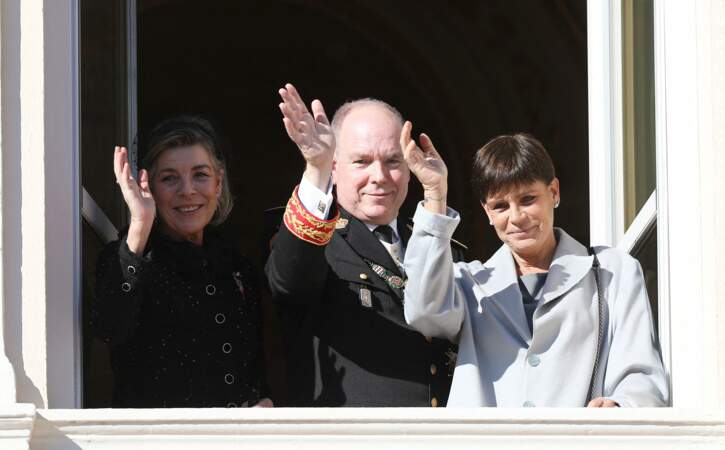 Stéphanie de Monaco aux côtés de son frère et de sa sœur, Albert II et Caroline de Monaco, lors de la fête nationale en novembre 2021