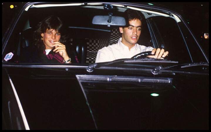La princesse et Anthony Delon en voiture à Paris en 1985