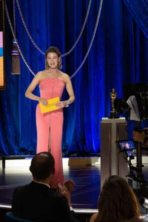 Avril 2021 : Renée Zellweger sur la scène des Oscars, à Los Angeles