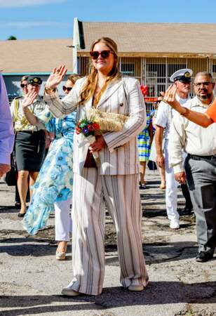 Catharina-Amalia des Pays-Bas dans son costume rayé en visite à Aruba dans les Caraïbes, le 30 janvier 2023